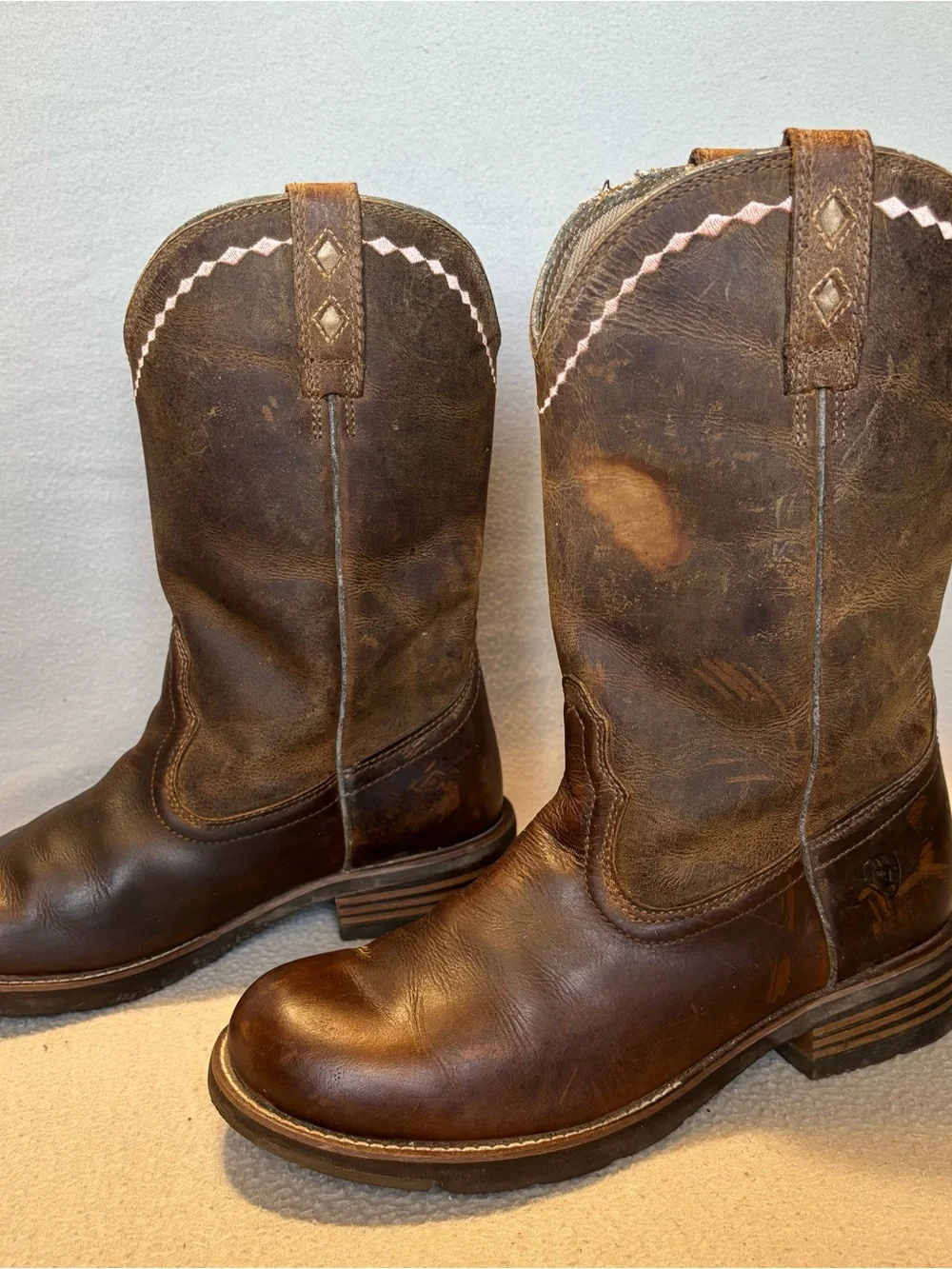 Ariat Unbridled 10B Brown Western Roper Round Toe Boots with Pink Stitch Accent
